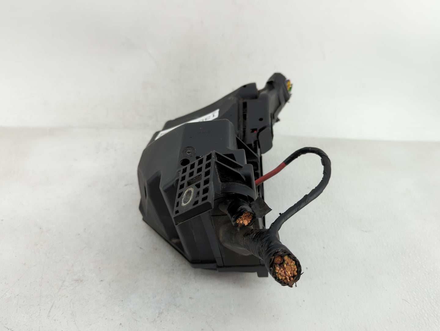 2015-2017 Land Rover Discovery Sport Fusebox Fuse Box Panel Relay Module P/N:GJ32-12B637-HD Fits Fits 2015 2016 2017 OEM Use