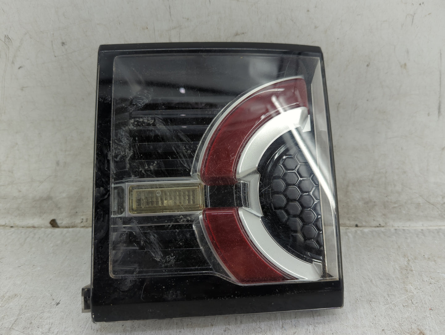 2015-2019 Land Rover Discovery Sport Tail Light Assembly Passenger Right OEM Fits Fits 2015 2016 2017 2018 2019 OEM Used Aut