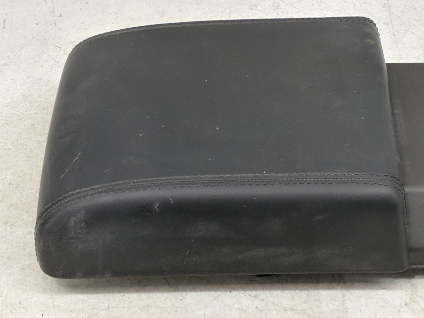 2015 Land Rover Discovery Sport Center Console Armrest Cover Lid Fits OEM Used Auto Parts - Oemusedautoparts1.com