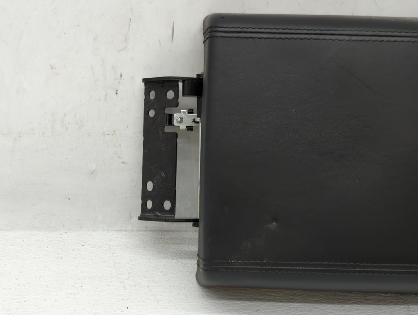 2015 Land Rover Discovery Sport Center Console Armrest Cover Lid Black - Oemusedautoparts1.com