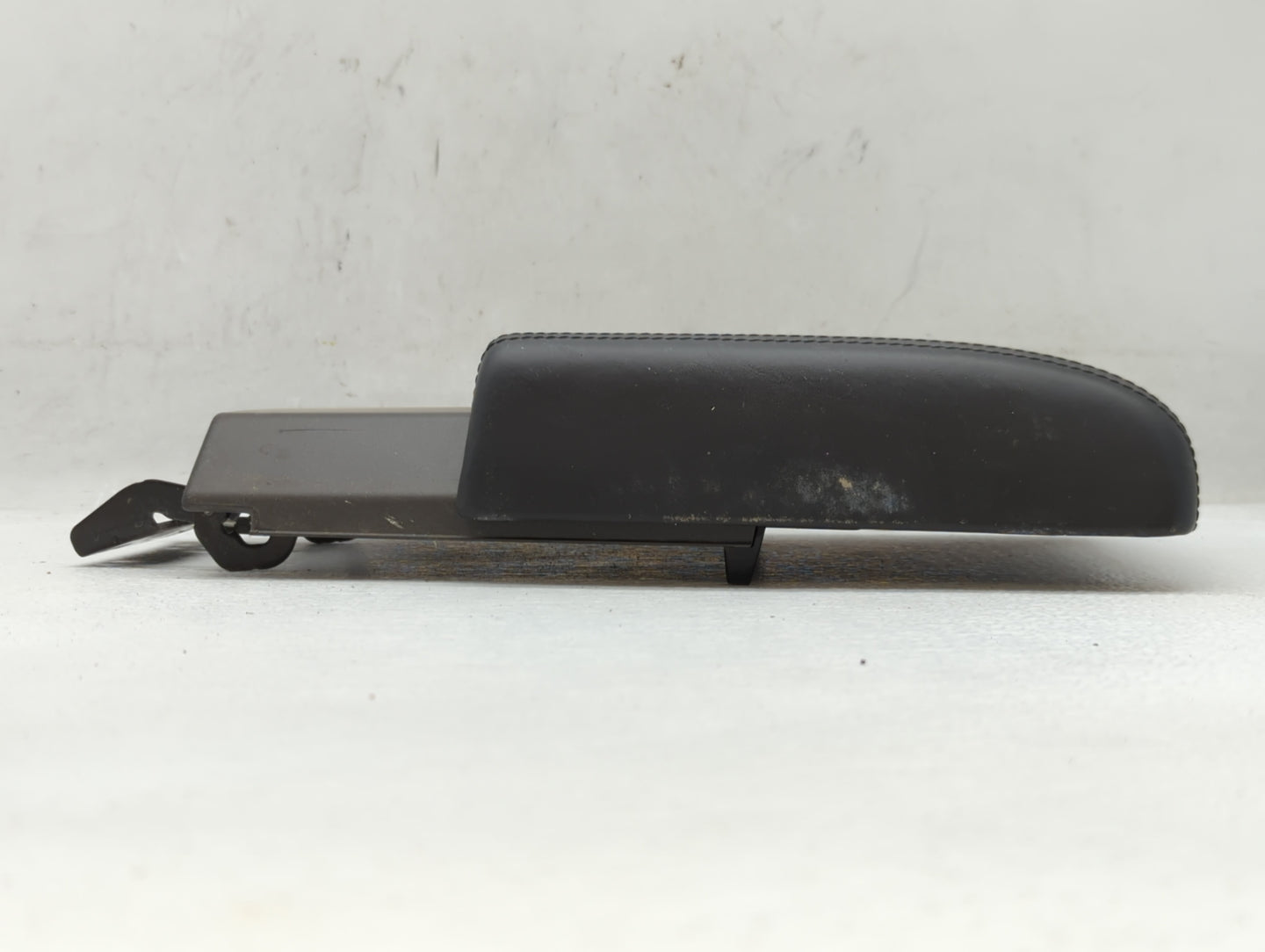 2015 Land Rover Discovery Sport Center Console Armrest Cover Lid Black - Oemusedautoparts1.com