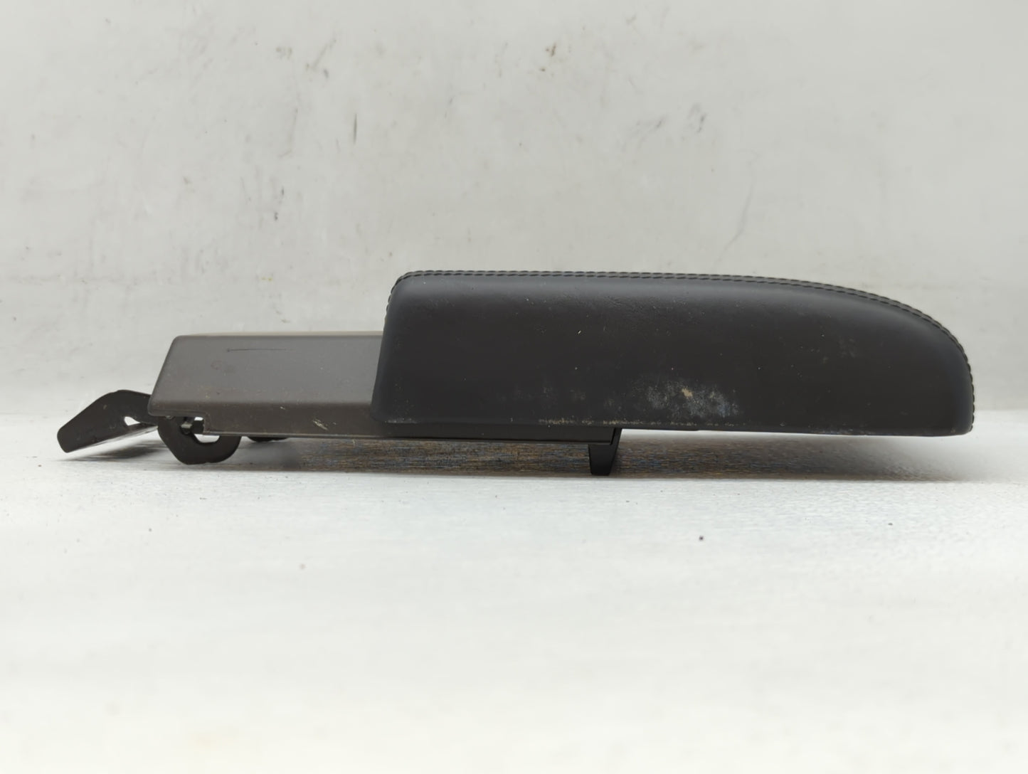 2015 Land Rover Discovery Sport Center Console Armrest Cover Lid Black - Oemusedautoparts1.com