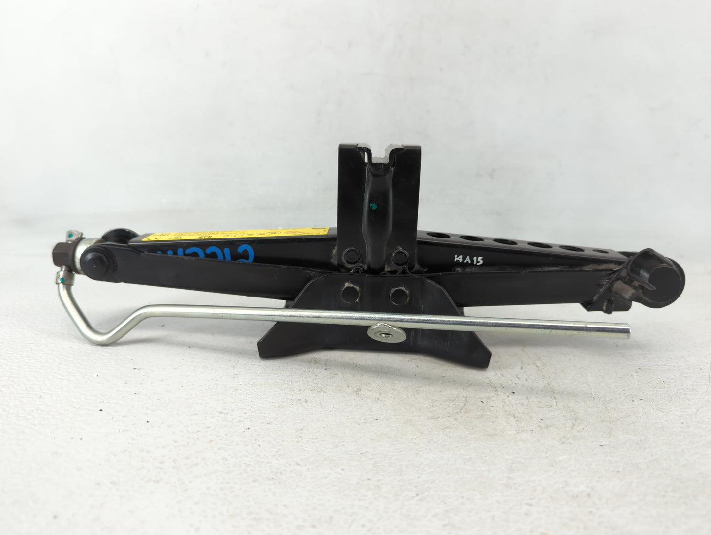 2015 Land Rover Discovery Sport Spare Scissor Car Jack - Oemusedautoparts1.com