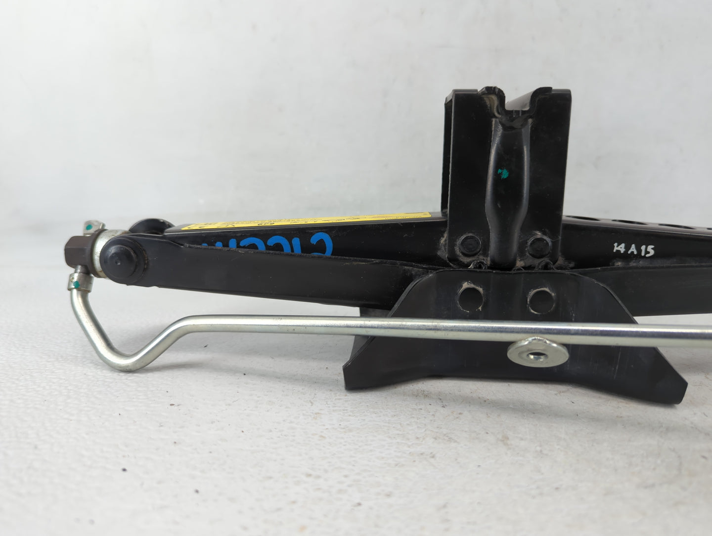 2015 Land Rover Discovery Sport Spare Scissor Car Jack - Oemusedautoparts1.com