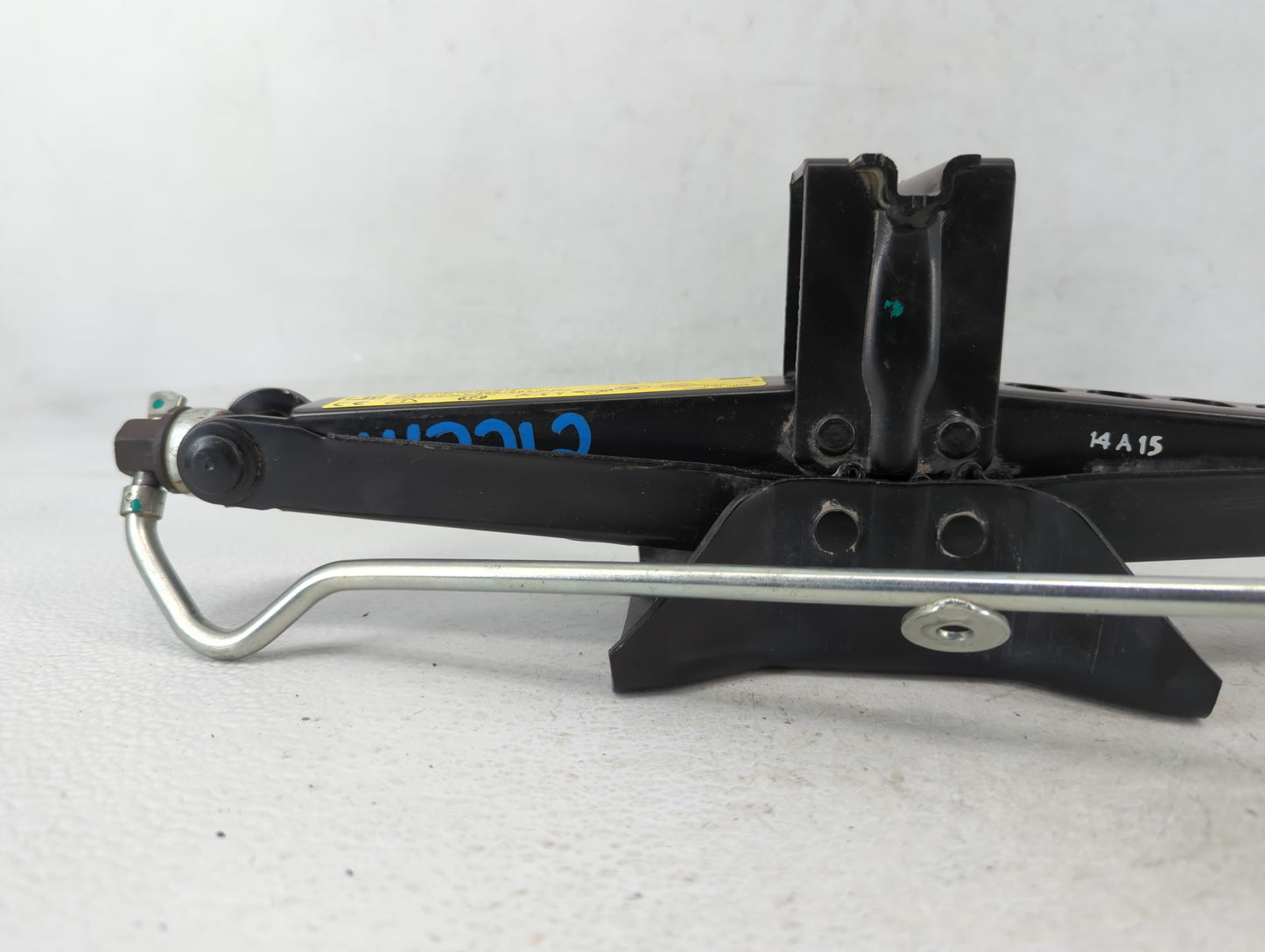2015 Land Rover Discovery Sport Spare Scissor Car Jack - Oemusedautoparts1.com