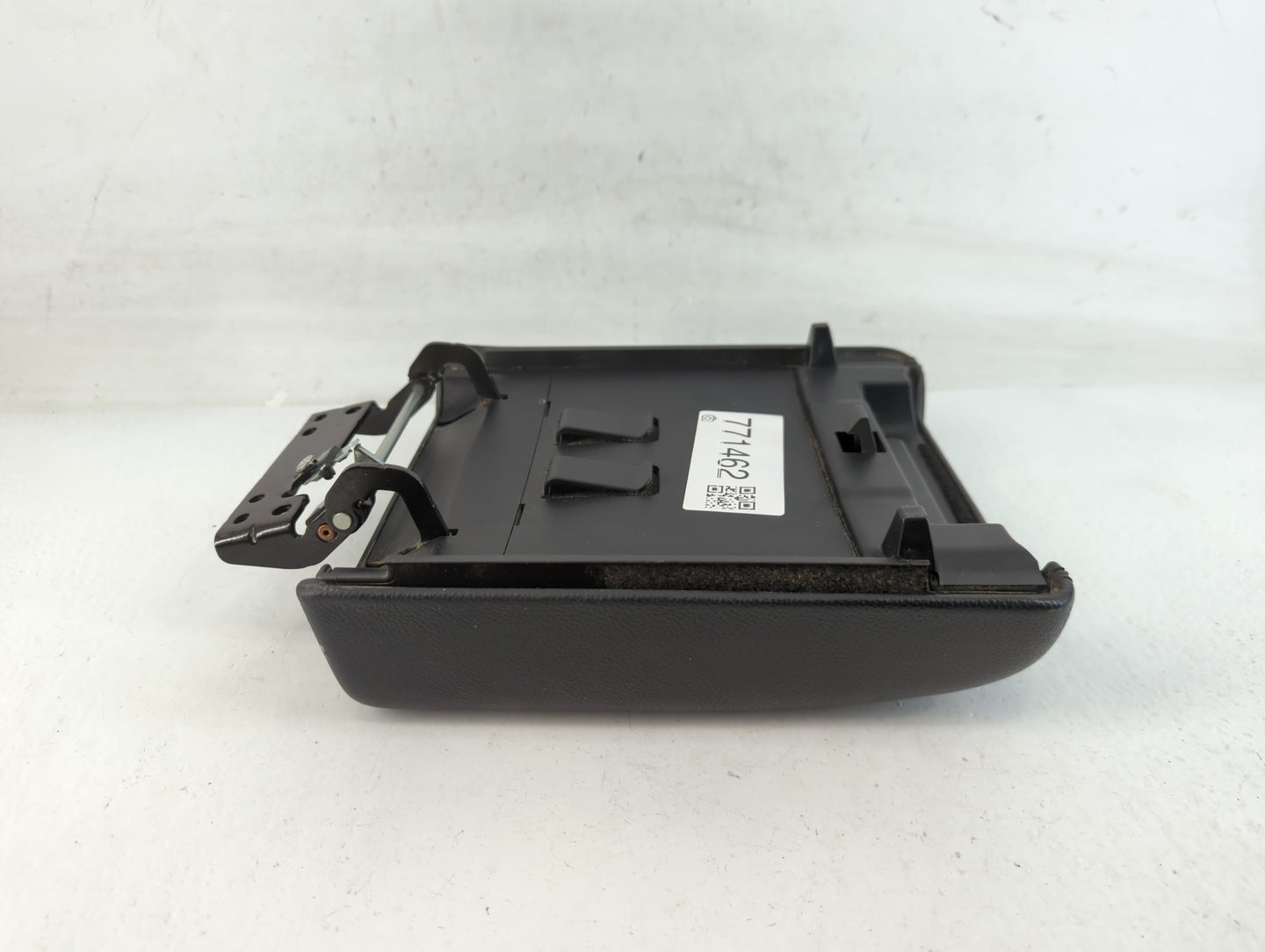 2015 Land Rover Discovery Sport Center Console Armrest Cover Lid Fits OEM Used Auto Parts - Oemusedautoparts1.com