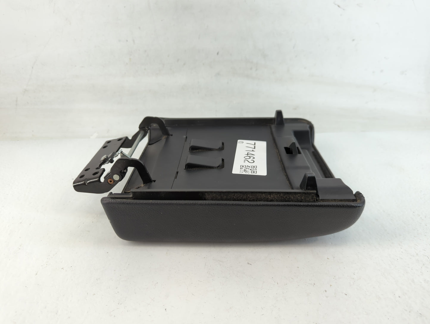 2015 Land Rover Discovery Sport Center Console Armrest Cover Lid Fits OEM Used Auto Parts - Oemusedautoparts1.com