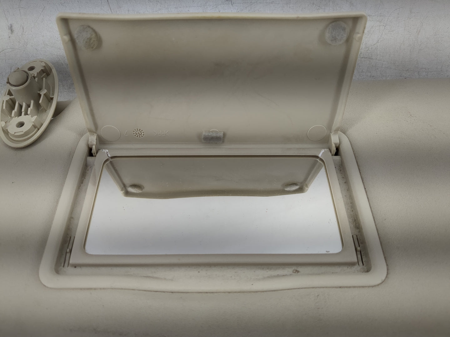 2013-2015 Land Rover Lr2 Sun Visor Shade Replacement Passenger Right Mirror Fits Fits 2013 2014 2015 OEM Used Auto Parts - O