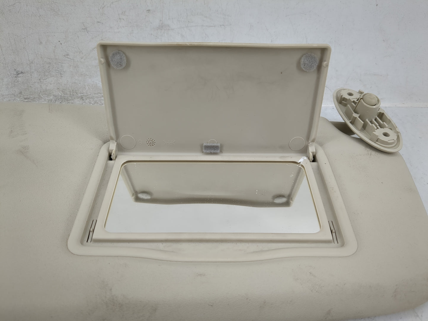 2013-2015 Land Rover Lr2 Sun Visor Shade Replacement Driver Left Mirror Fits Fits 2013 2014 2015 OEM Used Auto Parts - Oemus