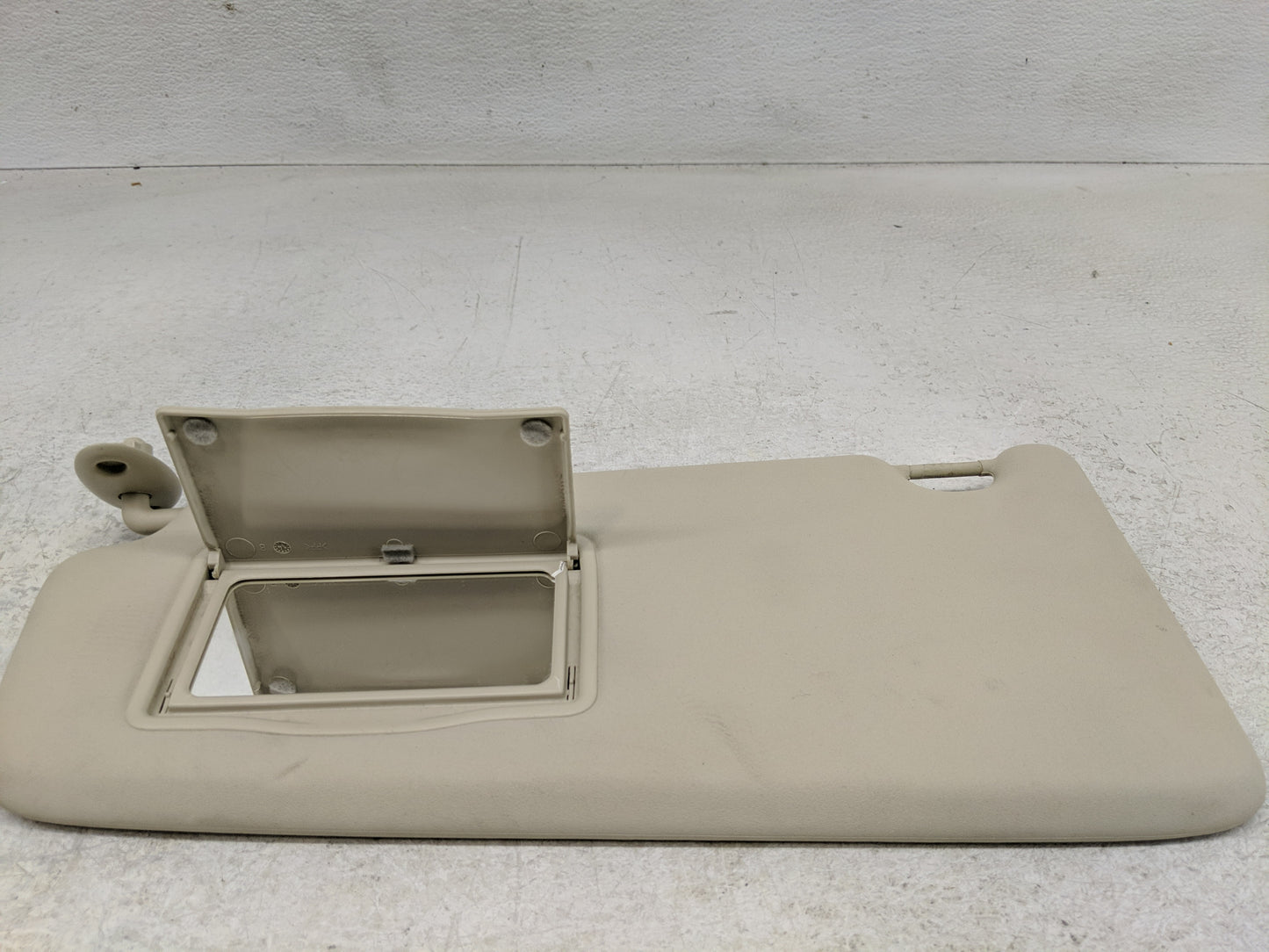 2013-2015 Land Rover Lr2 Sun Visor Shade Replacement Passenger Right Mirror Fits Fits 2013 2014 2015 OEM Used Auto Parts - O