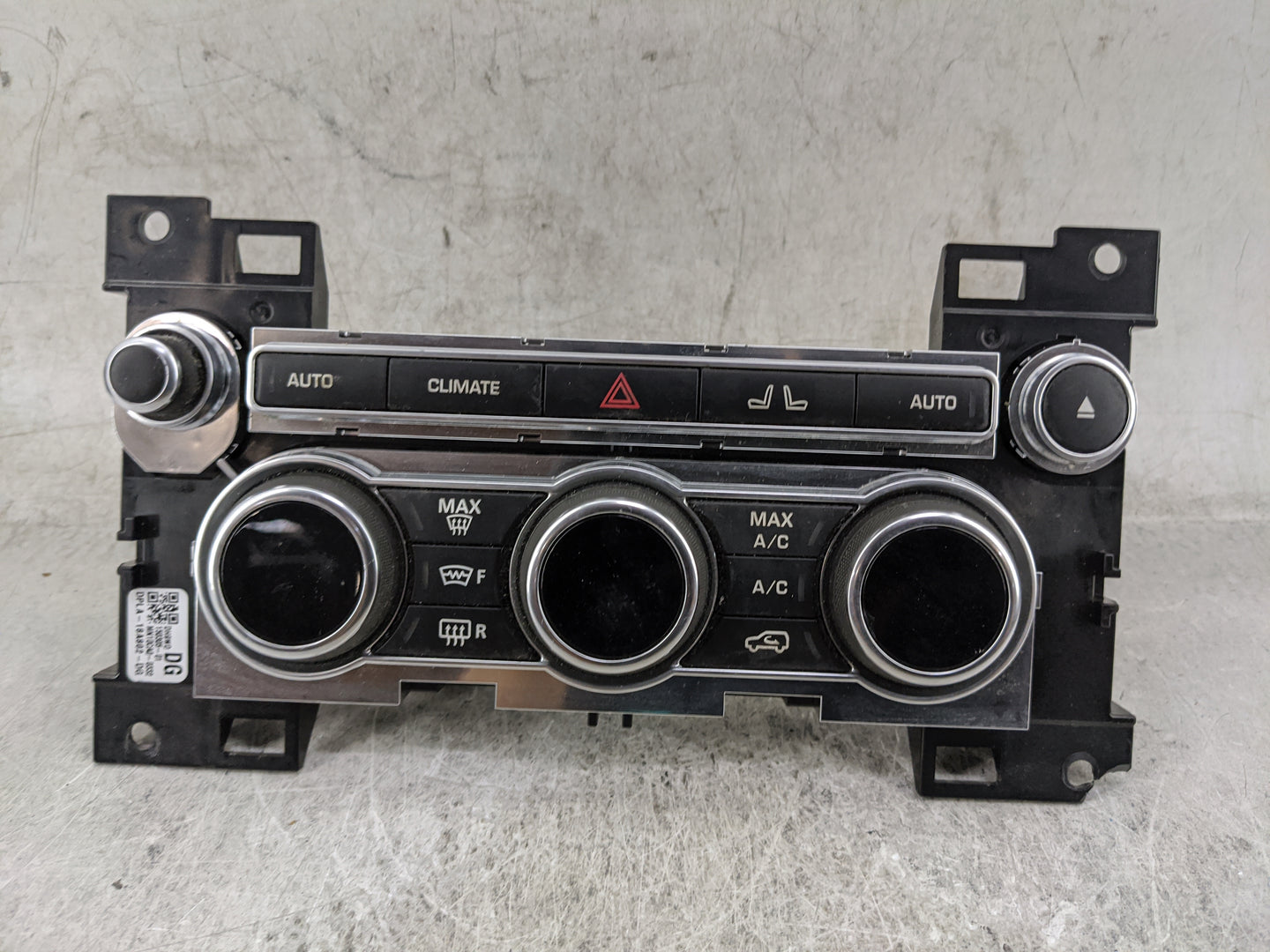 2015 Land Rover Lr2 Climate Control Module Temperature AC/Heater Replacement Fits Fits 2014 OEM Used Auto Parts - Oemusedaut