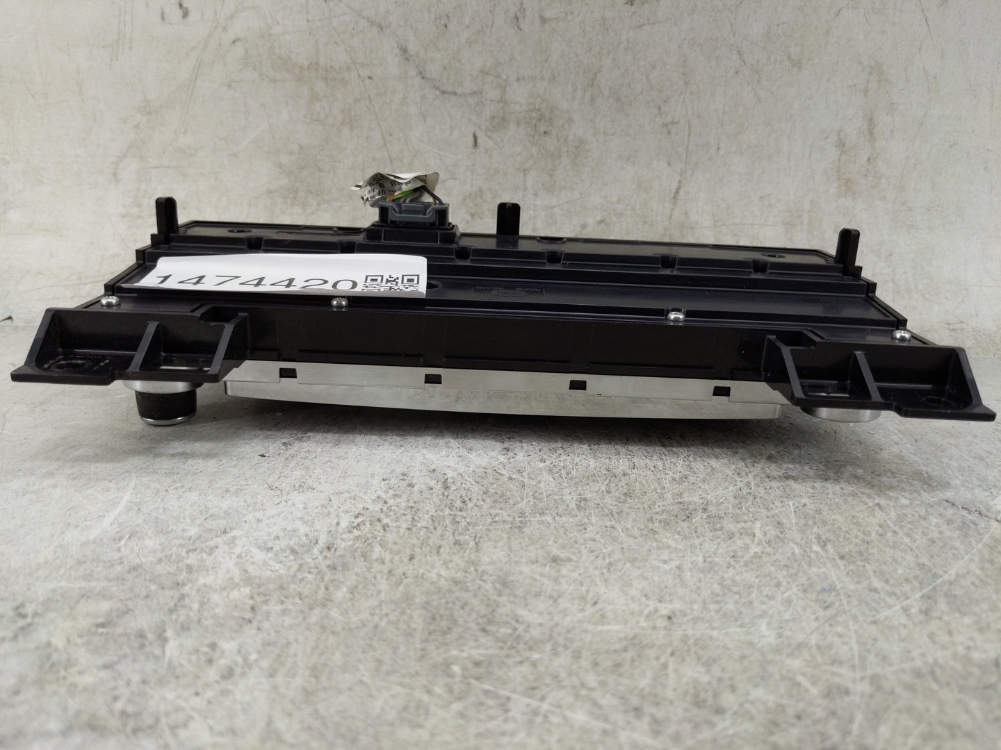 2015 Land Rover Lr2 Climate Control Module Temperature AC/Heater Replacement Fits Fits 2014 OEM Used Auto Parts - Oemusedaut