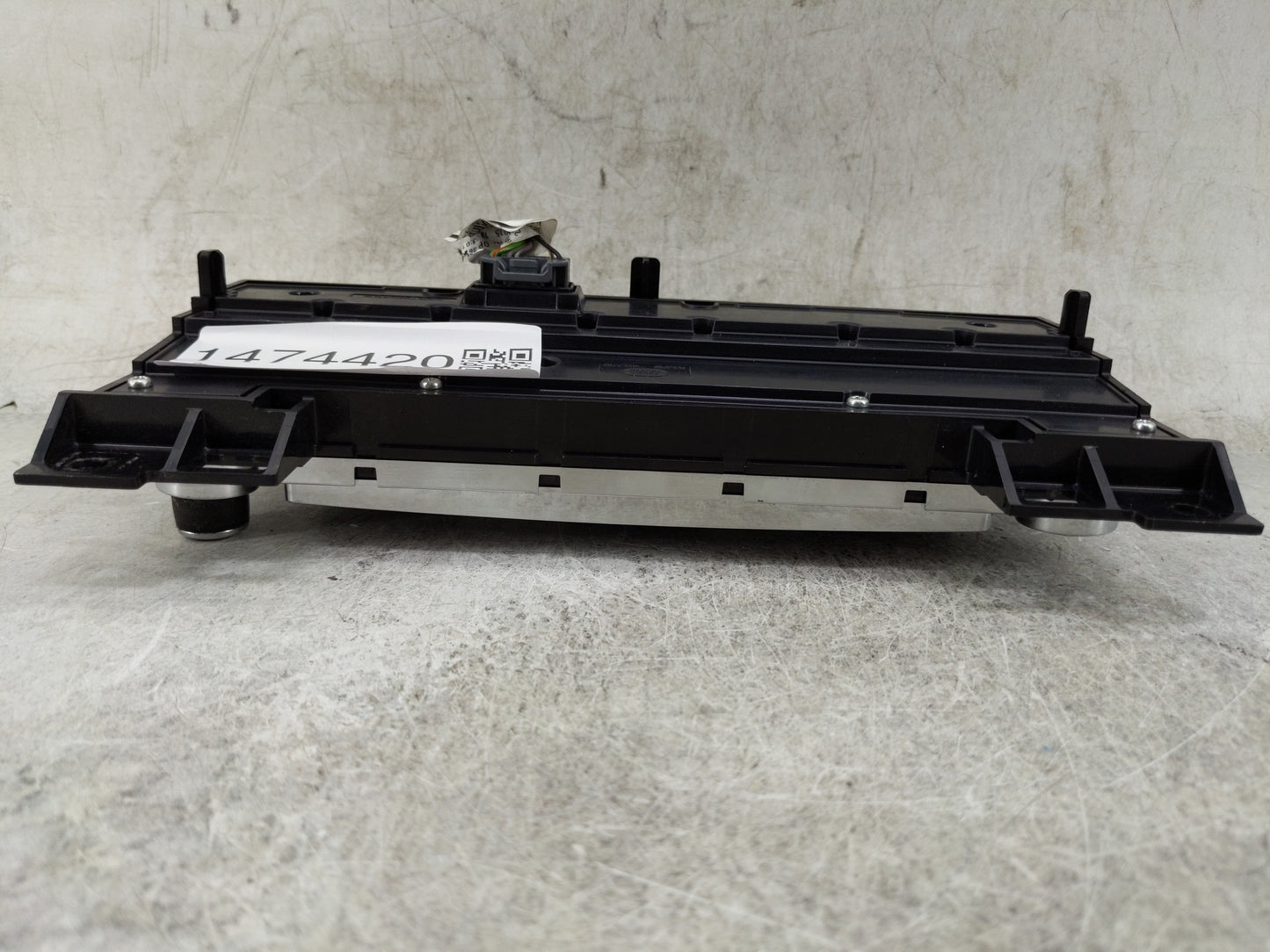 2015 Land Rover Lr2 Climate Control Module Temperature AC/Heater Replacement Fits Fits 2014 OEM Used Auto Parts - Oemusedaut