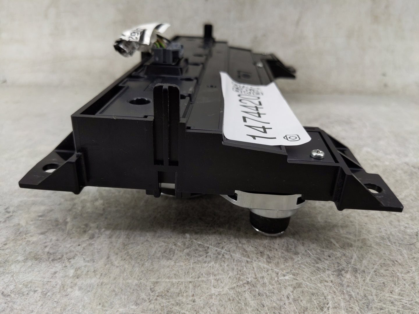 2015 Land Rover Lr2 Climate Control Module Temperature AC/Heater Replacement Fits Fits 2014 OEM Used Auto Parts - Oemusedaut