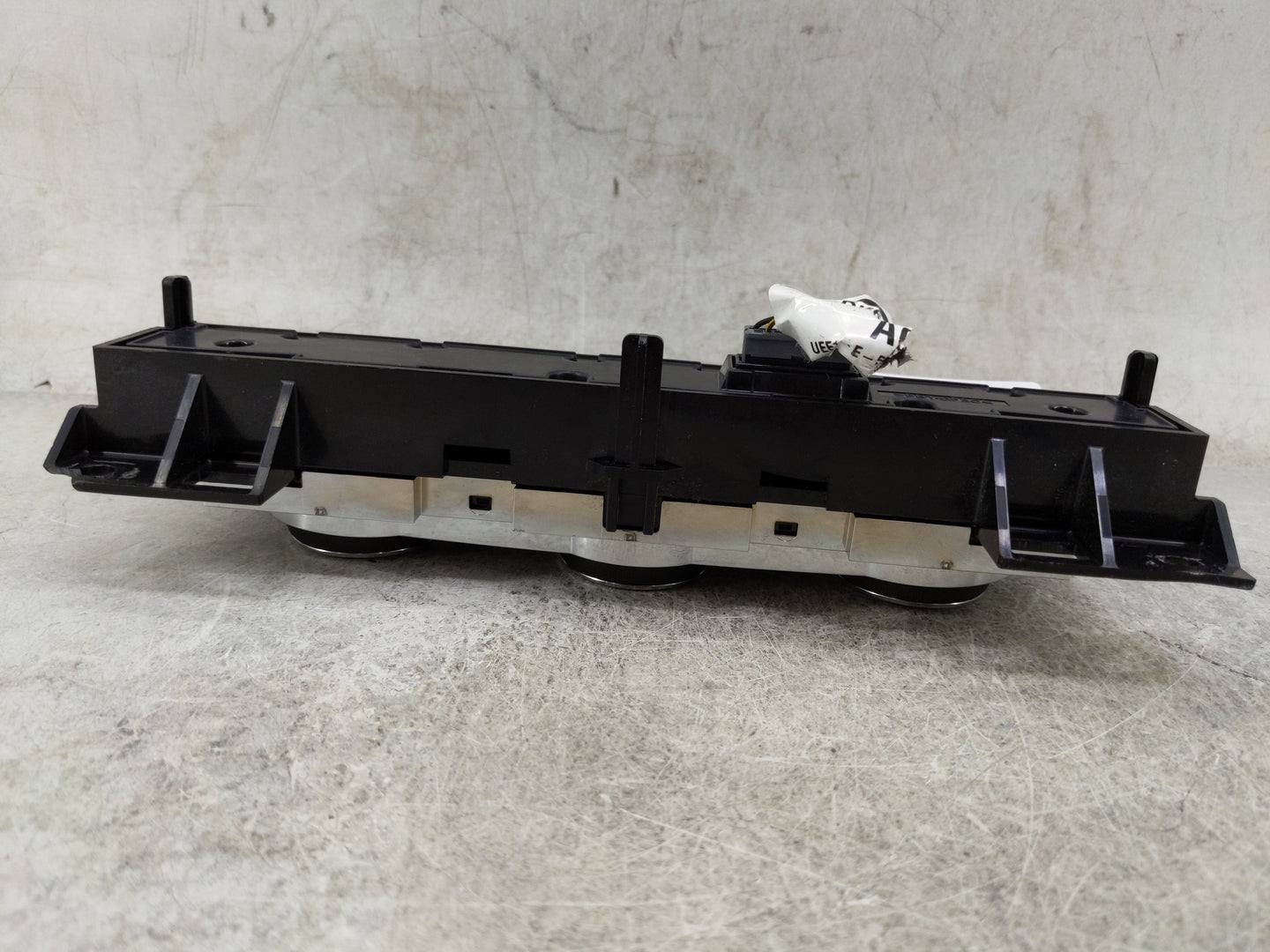 2015 Land Rover Lr2 Climate Control Module Temperature AC/Heater Replacement Fits Fits 2014 OEM Used Auto Parts - Oemusedaut