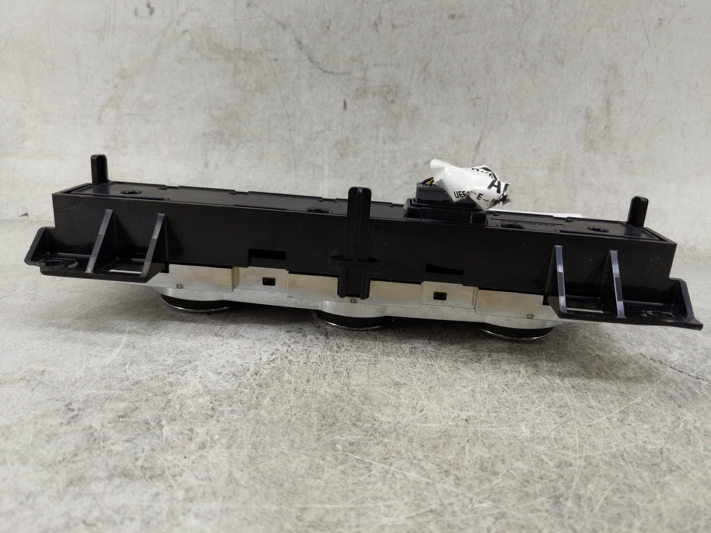 2015 Land Rover Lr2 Climate Control Module Temperature AC/Heater Replacement Fits Fits 2014 OEM Used Auto Parts - Oemusedaut