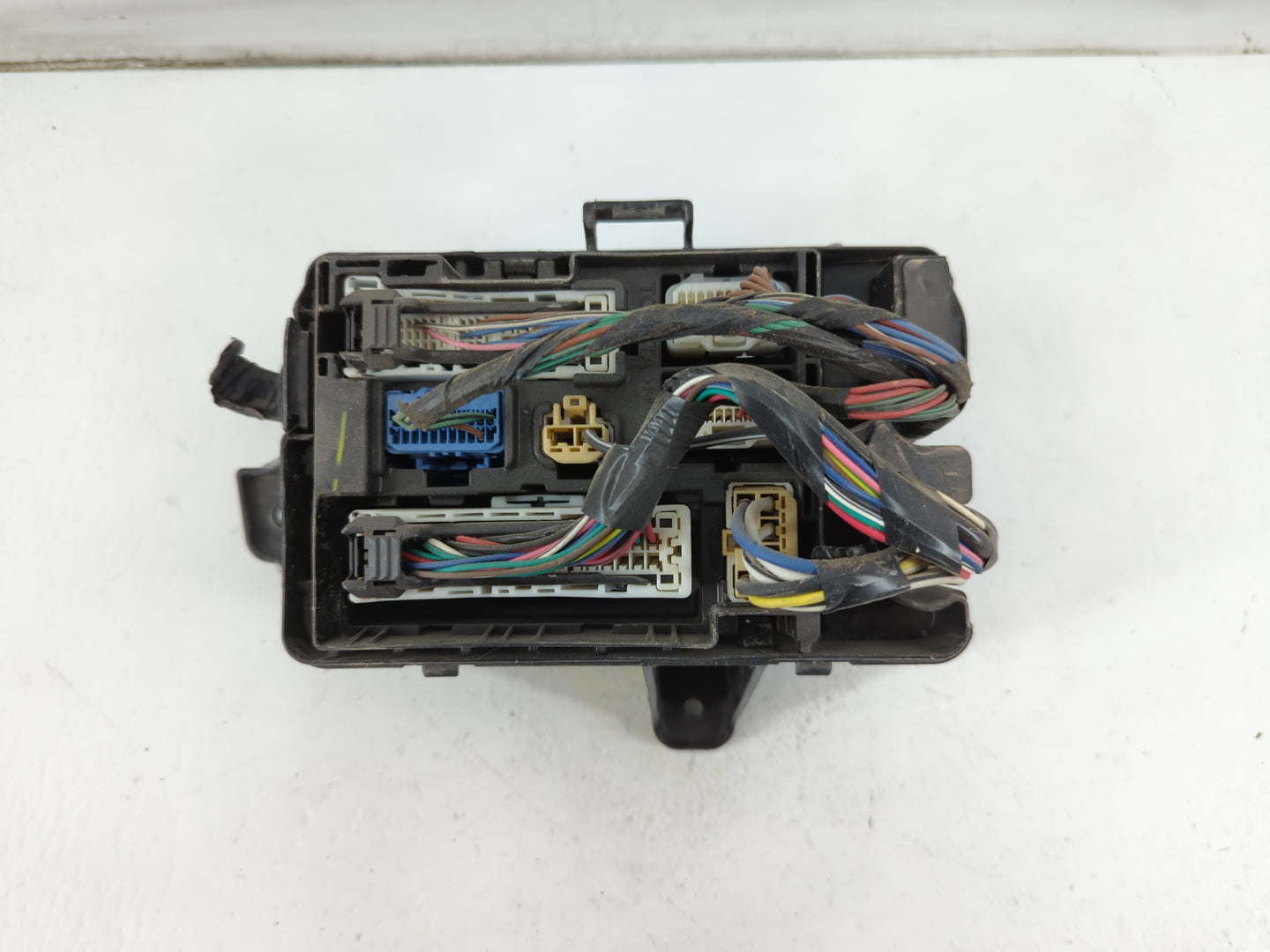2016-2018 Land Rover Range Rover Fusebox Fuse Box Panel Relay Module Fits Fits 2016 2017 2018 OEM Used Auto Parts - Oemuseda