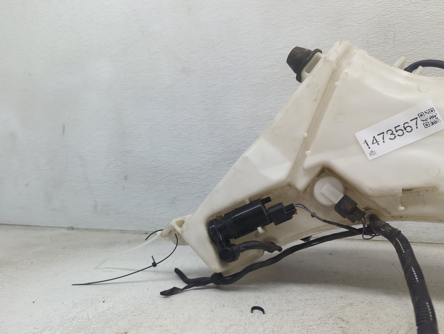 2013 Land Rover Range Rover Windshield Washer Fluid Reservoir Bottle Oem - Oemusedautoparts1.com