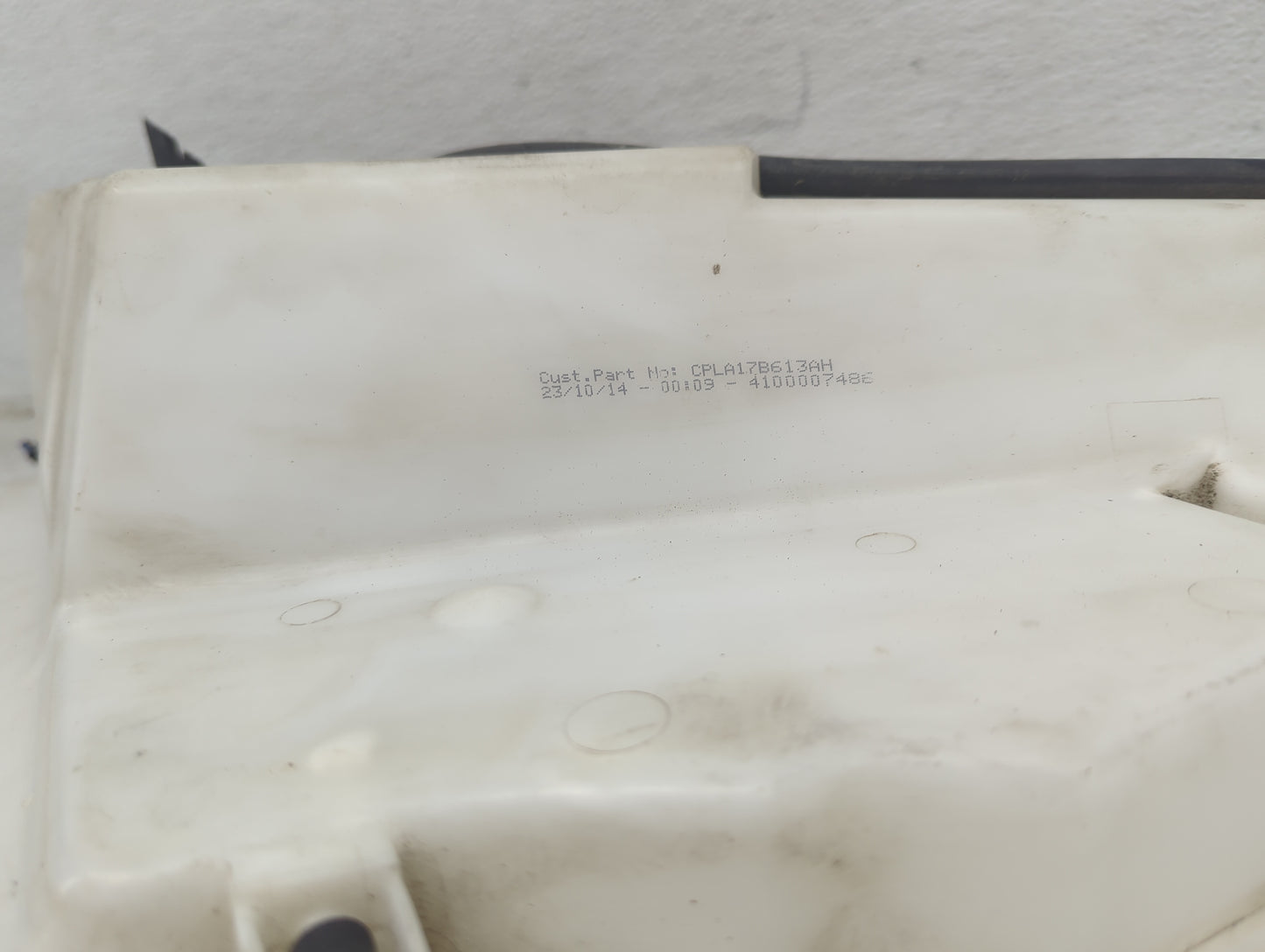 2013 Land Rover Range Rover Windshield Washer Fluid Reservoir Bottle Oem - Oemusedautoparts1.com