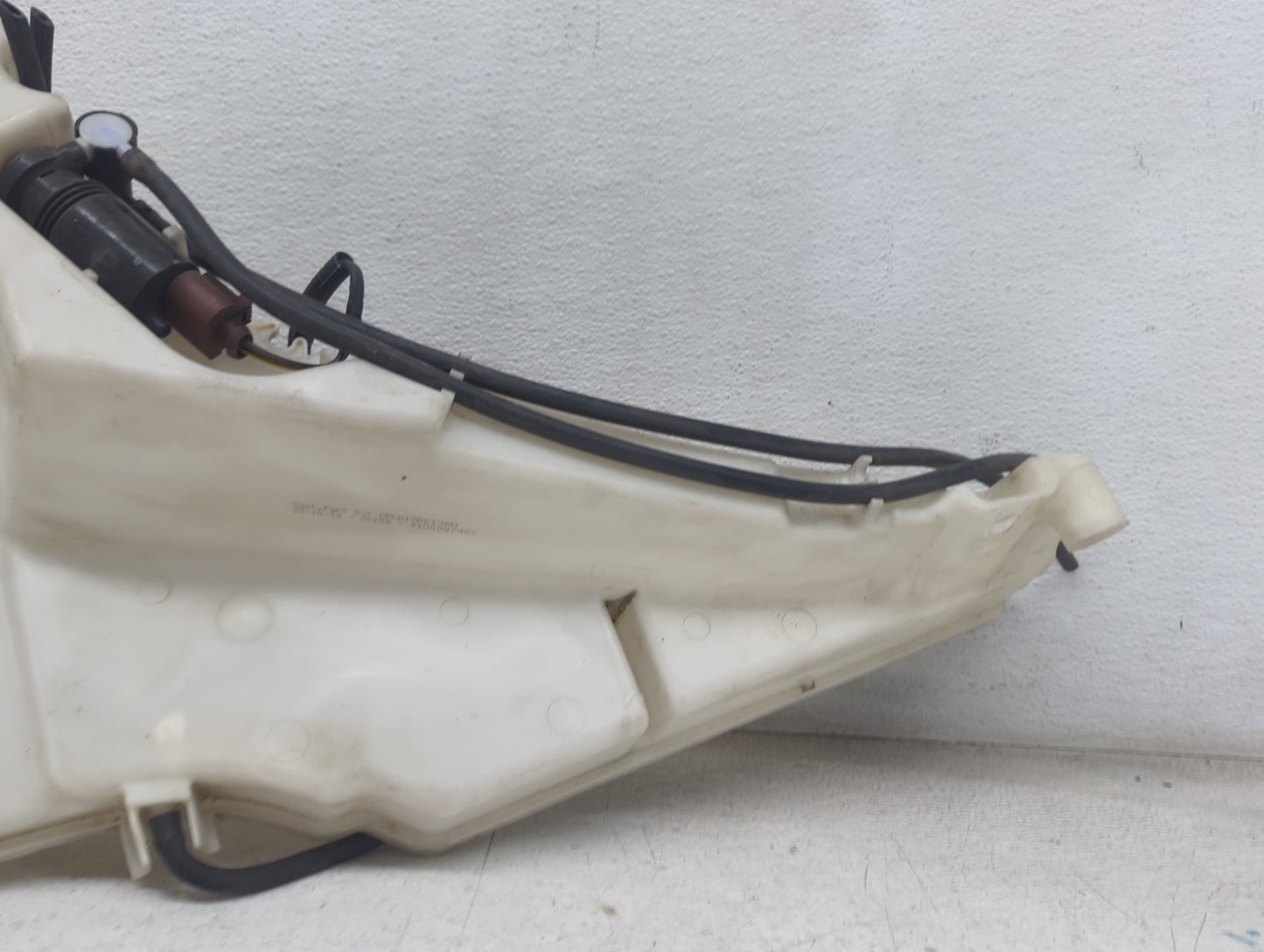 2013 Land Rover Range Rover Windshield Washer Fluid Reservoir Bottle Oem - Oemusedautoparts1.com