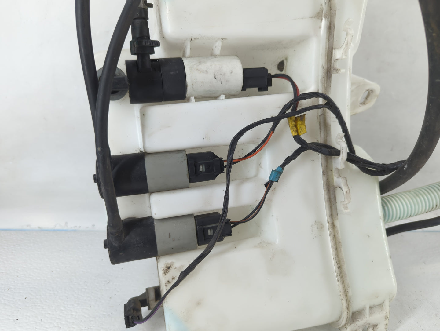 2013 Land Rover Range Rover Windshield Washer Fluid Reservoir Bottle Oem - Oemusedautoparts1.com