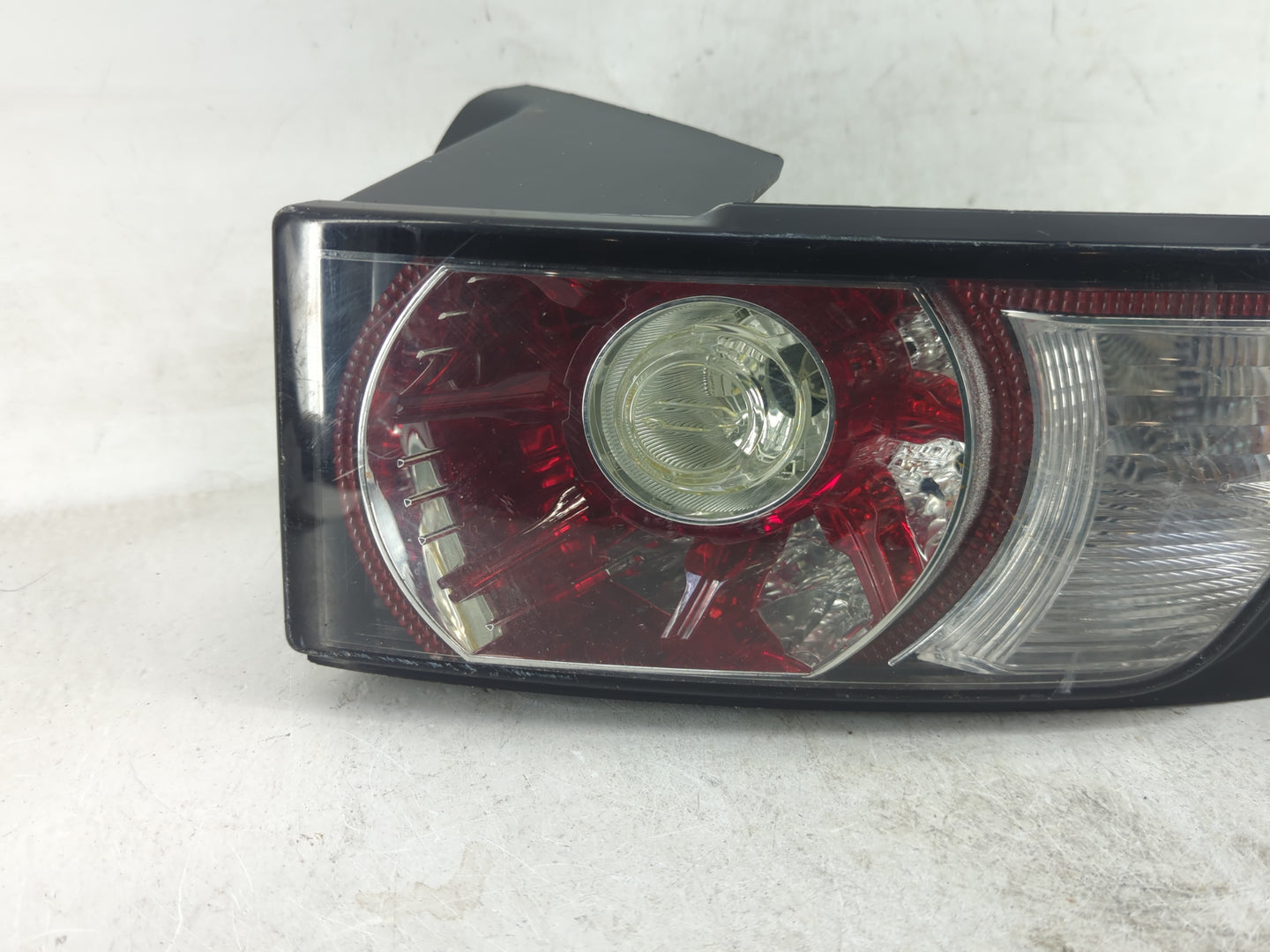 2012-2019 Land Rover Range Rover Evoque Tail Light Assembly Passenger Right OEM P/N:178926 Fits OEM Used Auto Parts - Oemuse