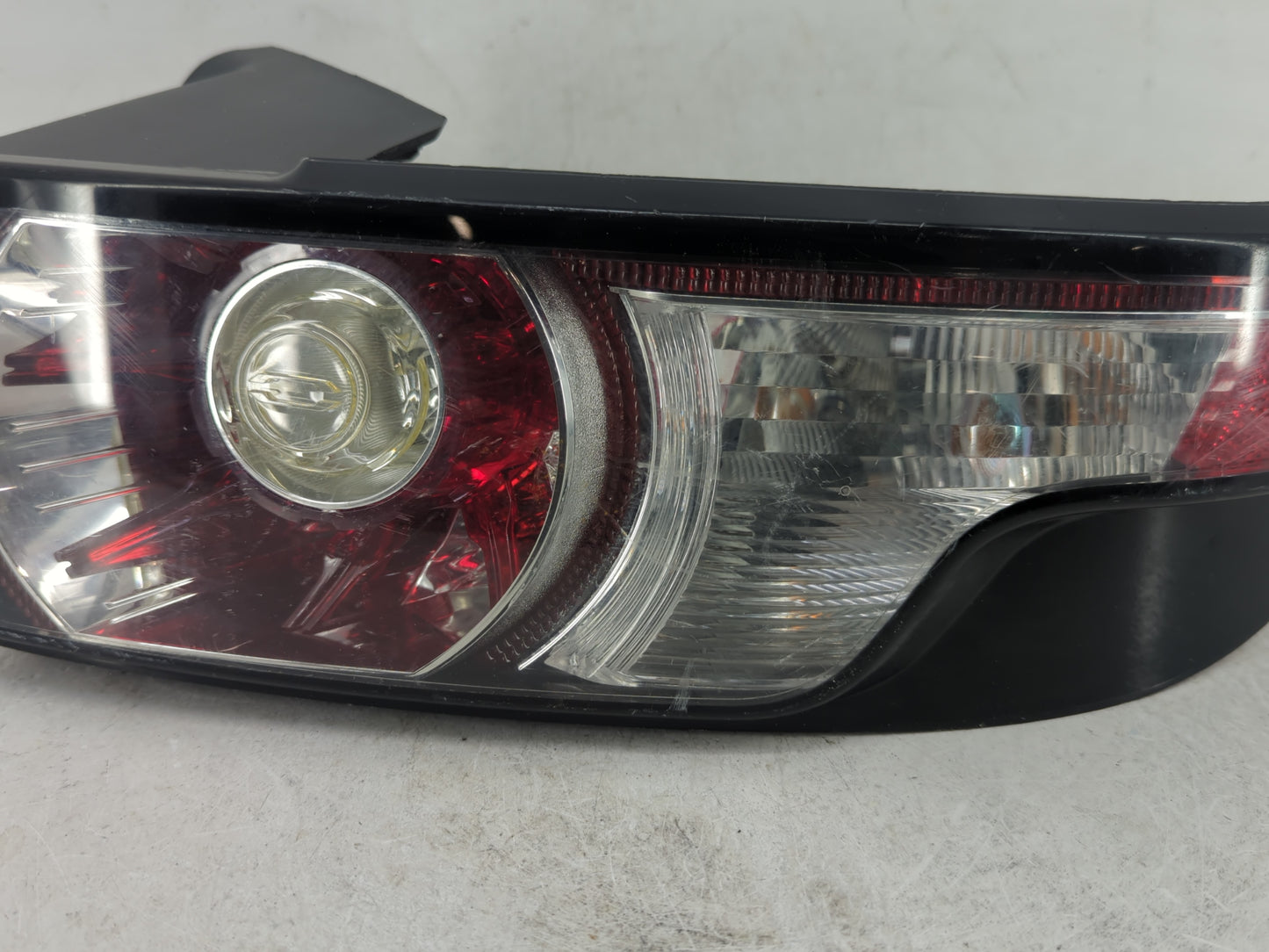 2012-2019 Land Rover Range Rover Evoque Tail Light Assembly Passenger Right OEM P/N:178926 Fits OEM Used Auto Parts - Oemuse