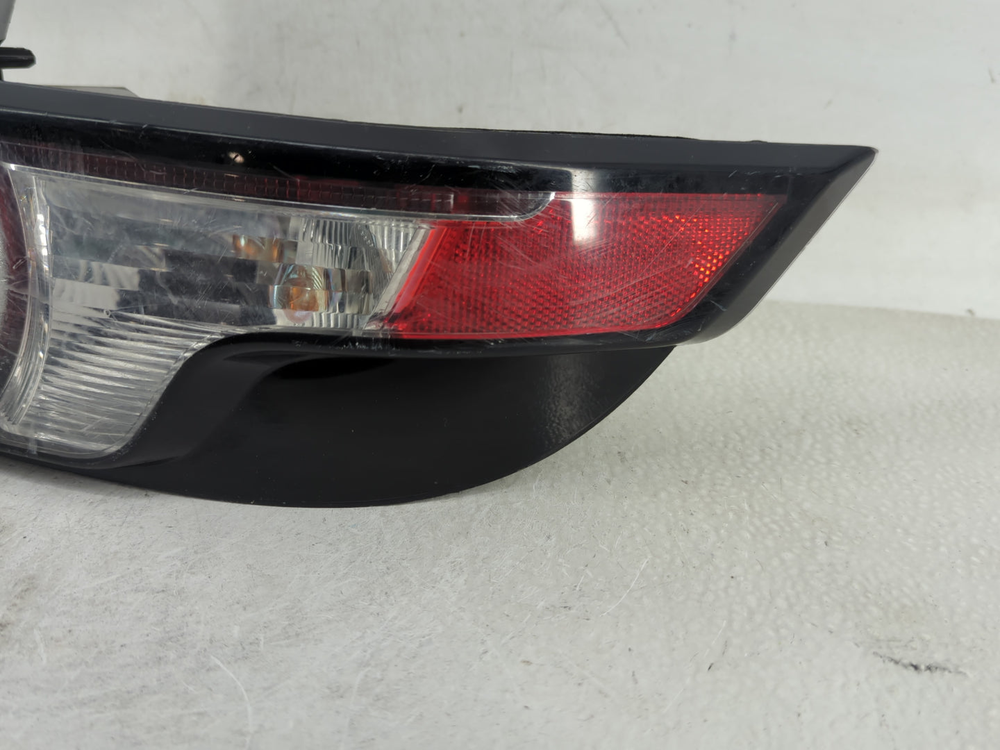 2012-2019 Land Rover Range Rover Evoque Tail Light Assembly Passenger Right OEM P/N:178926 Fits OEM Used Auto Parts - Oemuse