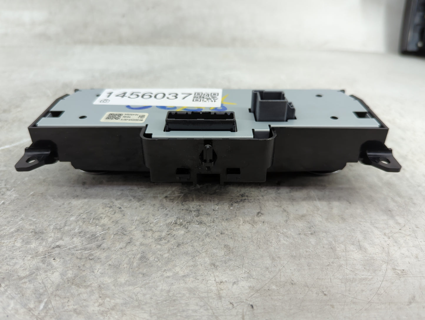 2012-2015 Land Rover Range Rover Evoque Radio Control Panel - Oemusedautoparts1.com