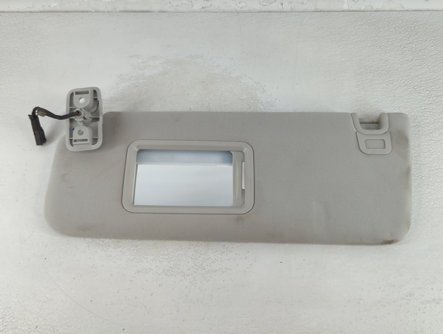 2014-2015 Land Rover Range Rover Sport Sun Visor Shade Replacement Driver Left Mirror Fits Fits 2014 2015 OEM Used Auto Part