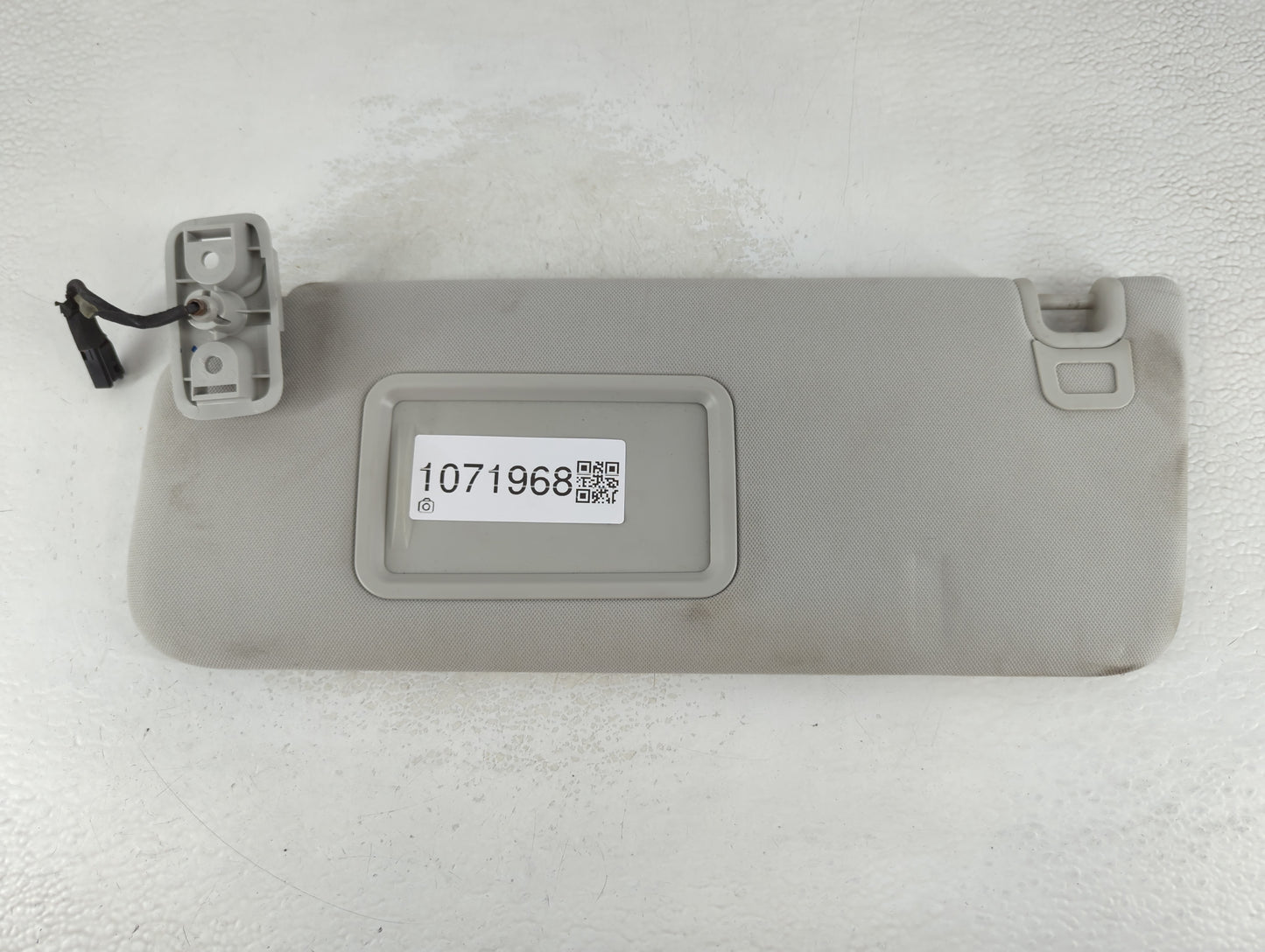 2014-2015 Land Rover Range Rover Sport Sun Visor Shade Replacement Driver Left Mirror Fits Fits 2014 2015 OEM Used Auto Part