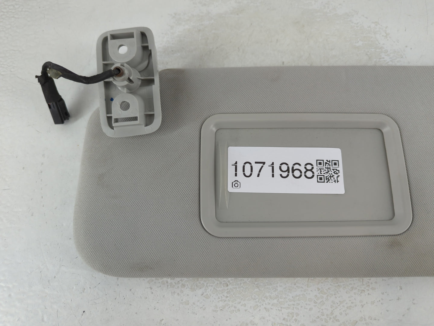 2014-2015 Land Rover Range Rover Sport Sun Visor Shade Replacement Driver Left Mirror Fits Fits 2014 2015 OEM Used Auto Part