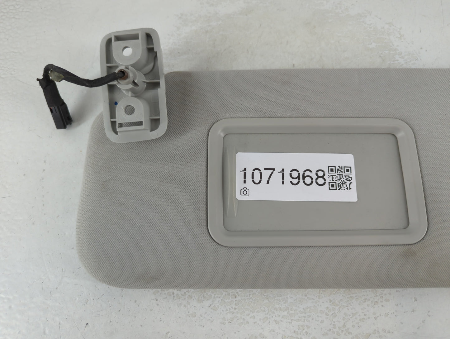 2014-2015 Land Rover Range Rover Sport Sun Visor Shade Replacement Driver Left Mirror Fits Fits 2014 2015 OEM Used Auto Part