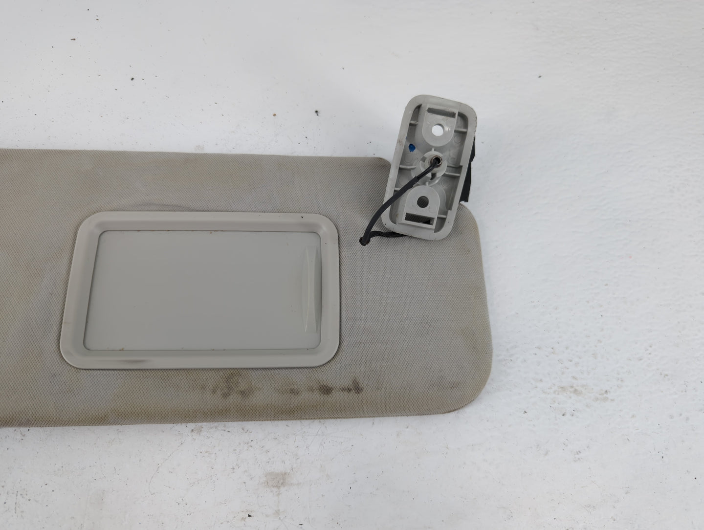 2014-2015 Land Rover Range Rover Sport Sun Visor Shade Replacement Passenger Right Mirror Fits Fits 2014 2015 OEM Used Auto 