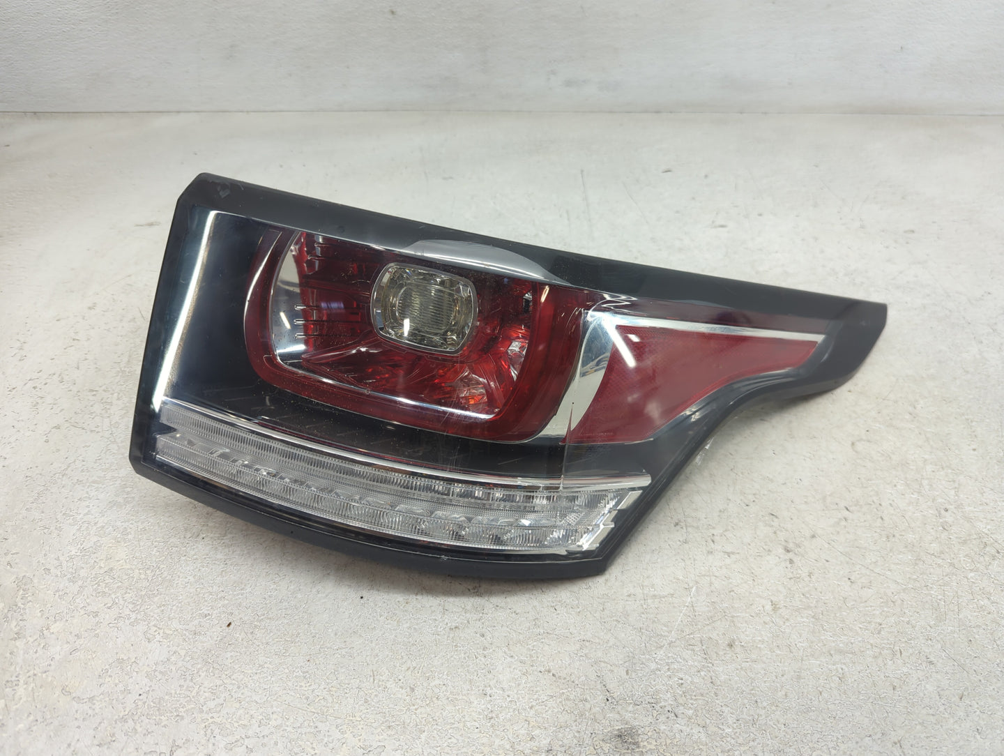 2015 Land Rover Range Rover Sport Tail Light Assembly Passenger Right OEM Fits OEM Used Auto Parts - Oemusedautoparts1.com