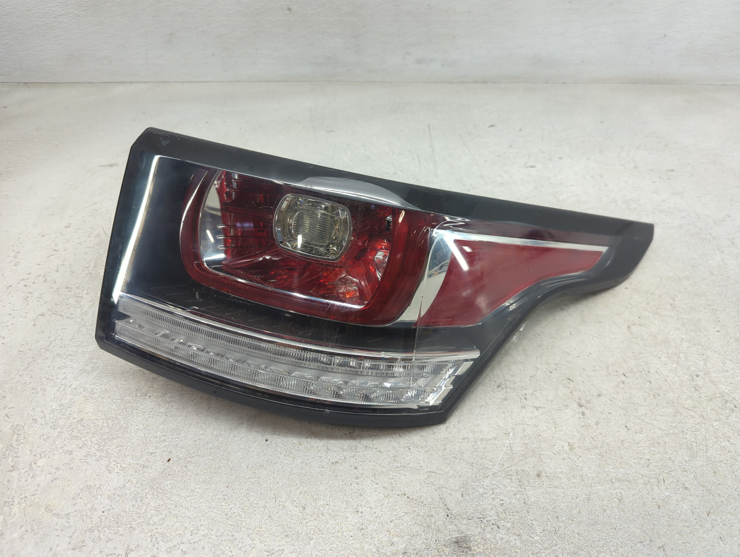 2015 Land Rover Range Rover Sport Tail Light Assembly Passenger Right OEM Fits OEM Used Auto Parts - Oemusedautoparts1.com