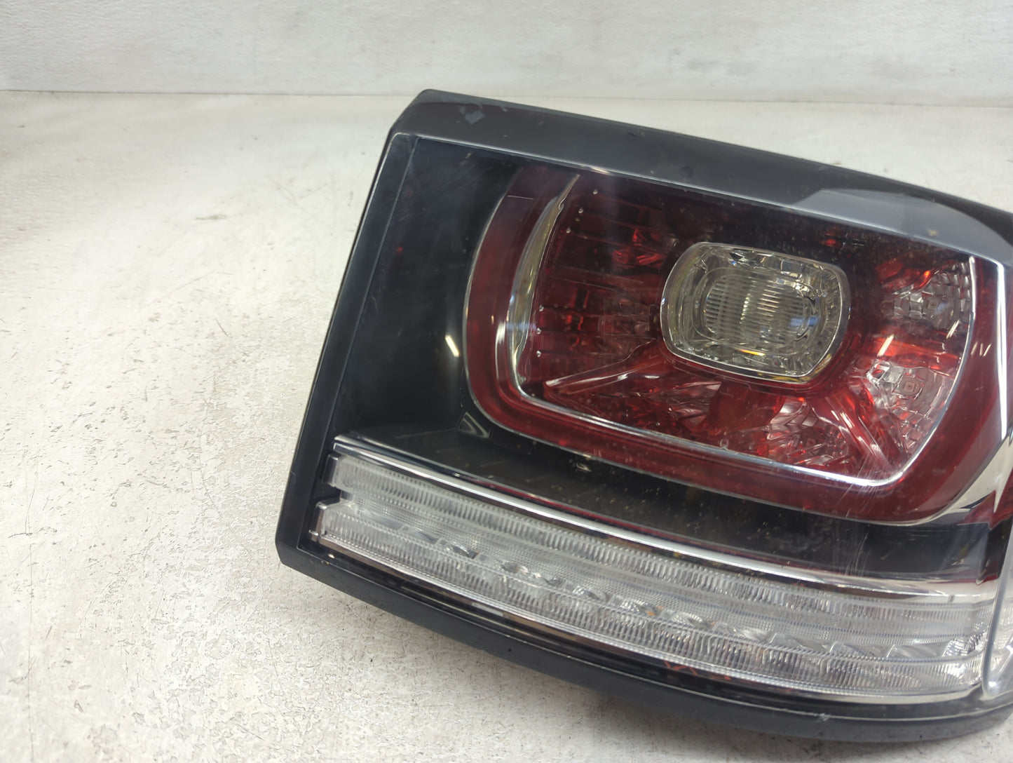 2015 Land Rover Range Rover Sport Tail Light Assembly Passenger Right OEM Fits OEM Used Auto Parts - Oemusedautoparts1.com