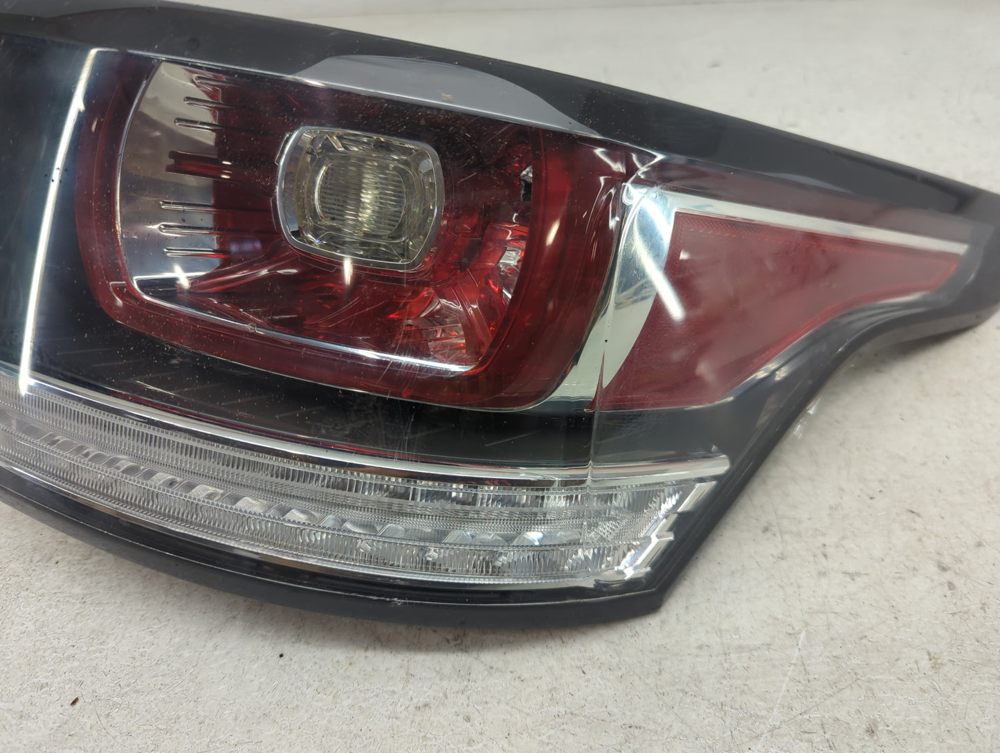 2015 Land Rover Range Rover Sport Tail Light Assembly Passenger Right OEM Fits OEM Used Auto Parts - Oemusedautoparts1.com