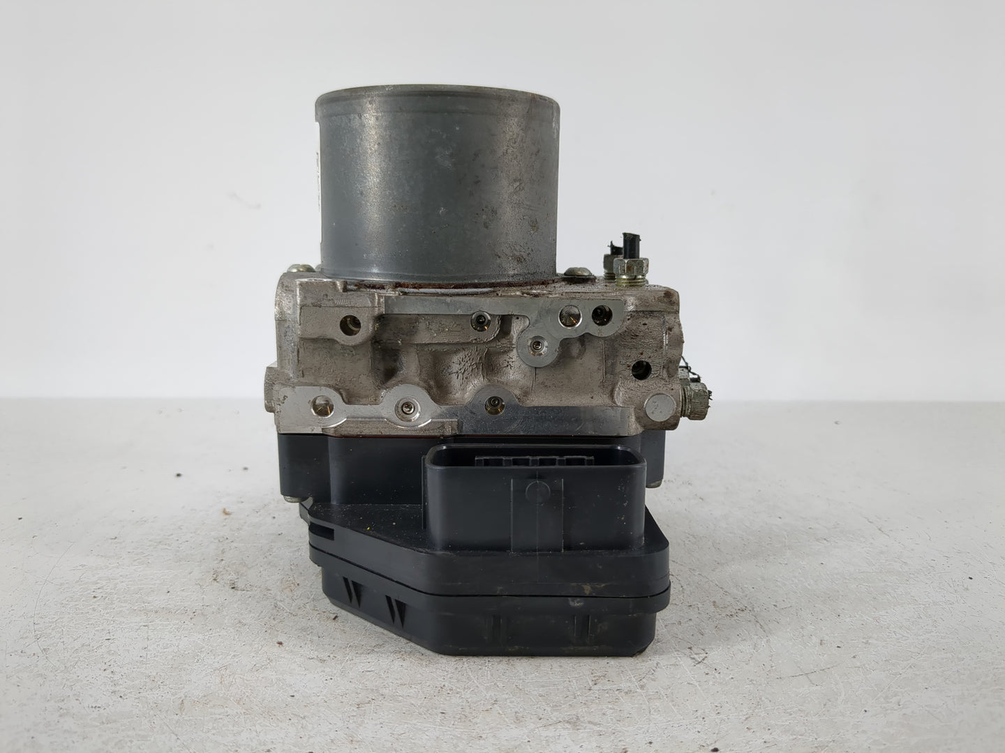 2015 Lexus Rc350 ABS Pump Control Module Replacement P/N:89541-24090 44540-24020 Fits OEM Used Auto Parts - Oemusedautoparts