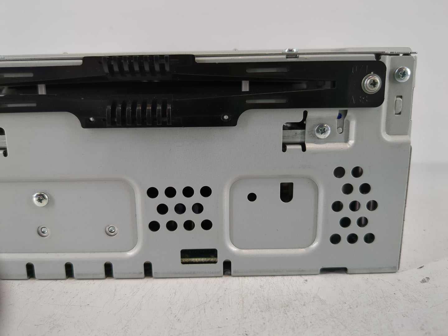 2015 Lincoln Mkc Radio AM FM Cd Player Receiver Replacement P/N:EJ7T-19C107-AF Fits OEM Used Auto Parts - Oemusedautoparts1.