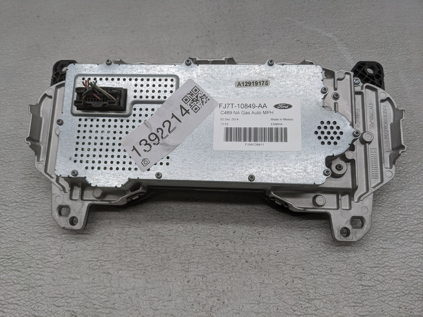 2015 Lincoln Mkc Instrument Cluster Speedometer Gauges P/N:FJ7T-10849-AA Fits OEM Used Auto Parts - Oemusedautoparts1.com