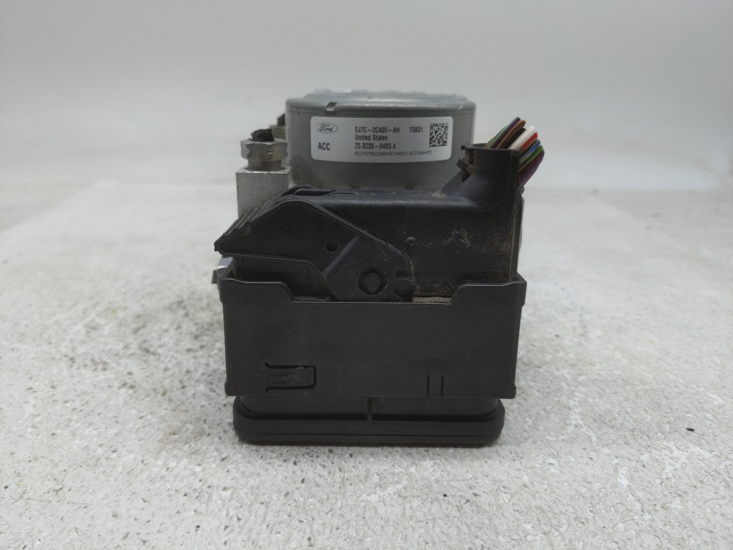 2015 Lincoln Mkc ABS Pump Control Module Replacement P/N:EJ7C-2C405-AH Fits OEM Used Auto Parts - Oemusedautoparts1.com