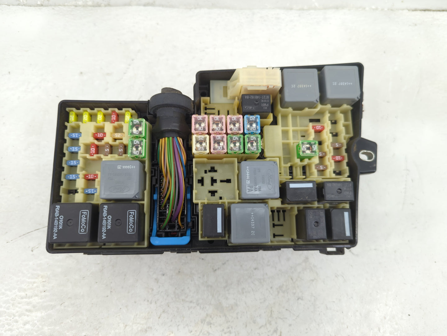 2015-2016 Lincoln Mkc Fusebox Fuse Box Panel Relay Module P/N:E00027328 AV6T-14A142-AB Fits Fits 2015 2016 OEM Used Auto Par