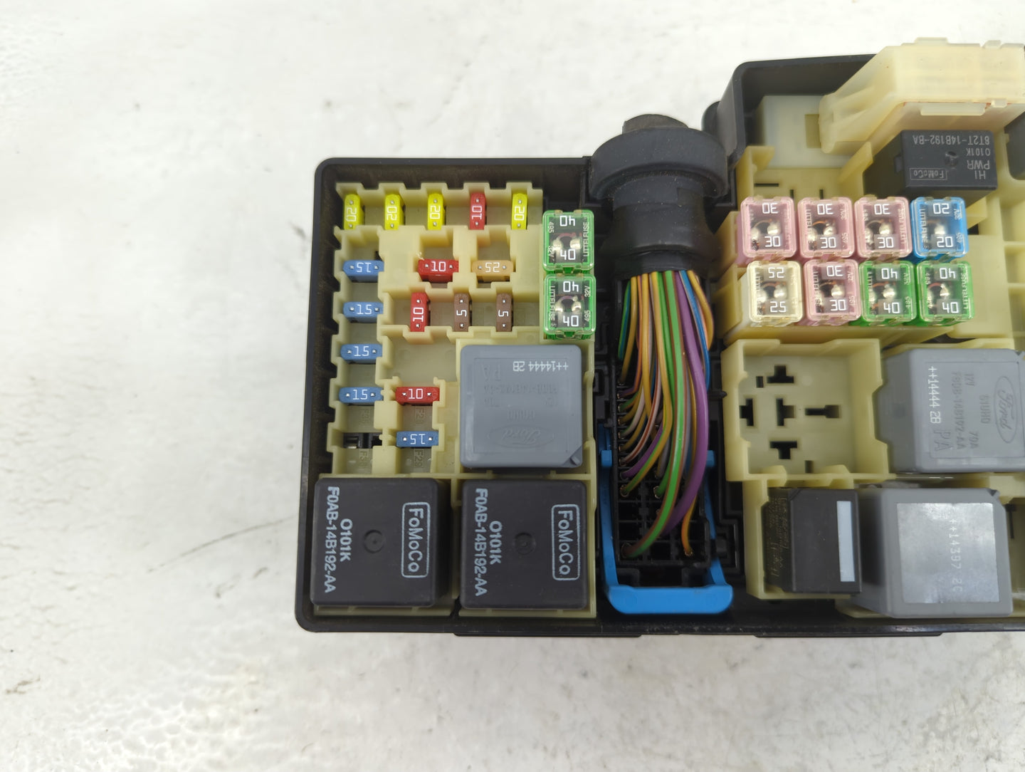 2015-2016 Lincoln Mkc Fusebox Fuse Box Panel Relay Module P/N:E00027328 AV6T-14A142-AB Fits Fits 2015 2016 OEM Used Auto Par