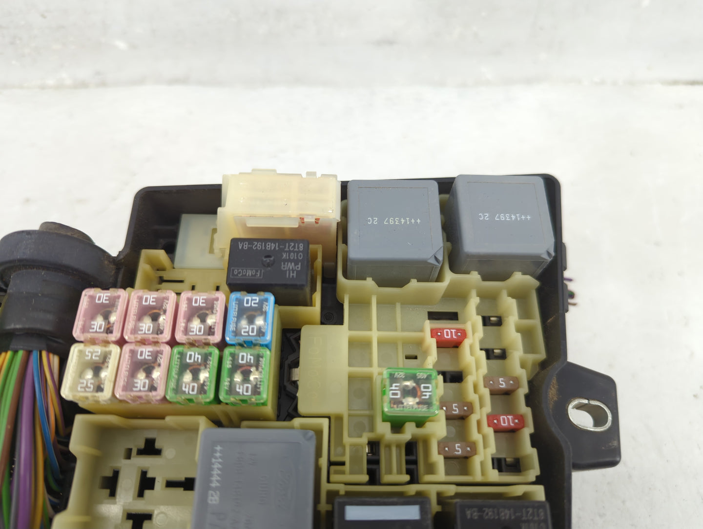 2015-2016 Lincoln Mkc Fusebox Fuse Box Panel Relay Module P/N:E00027328 AV6T-14A142-AB Fits Fits 2015 2016 OEM Used Auto Par
