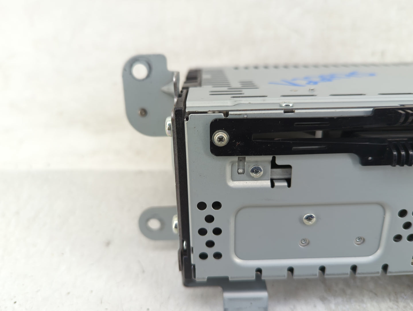 2015-2016 Lincoln Mkc Radio AM FM Cd Player Receiver Replacement Fits Fits 2015 2016 OEM Used Auto Parts - Oemusedautoparts1
