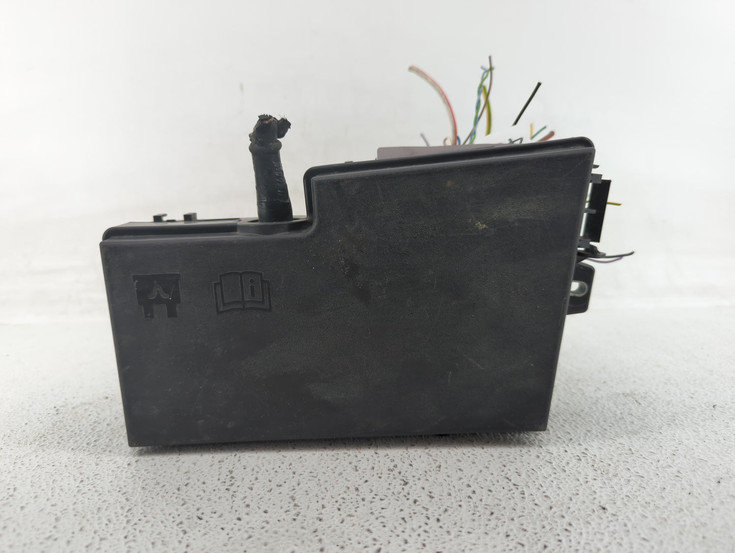 2015-2016 Lincoln Mkc Fusebox Fuse Box Panel Relay Module P/N:AV6T-14A067-AD Fits Fits 2015 2016 OEM Used Auto Parts - Oemus