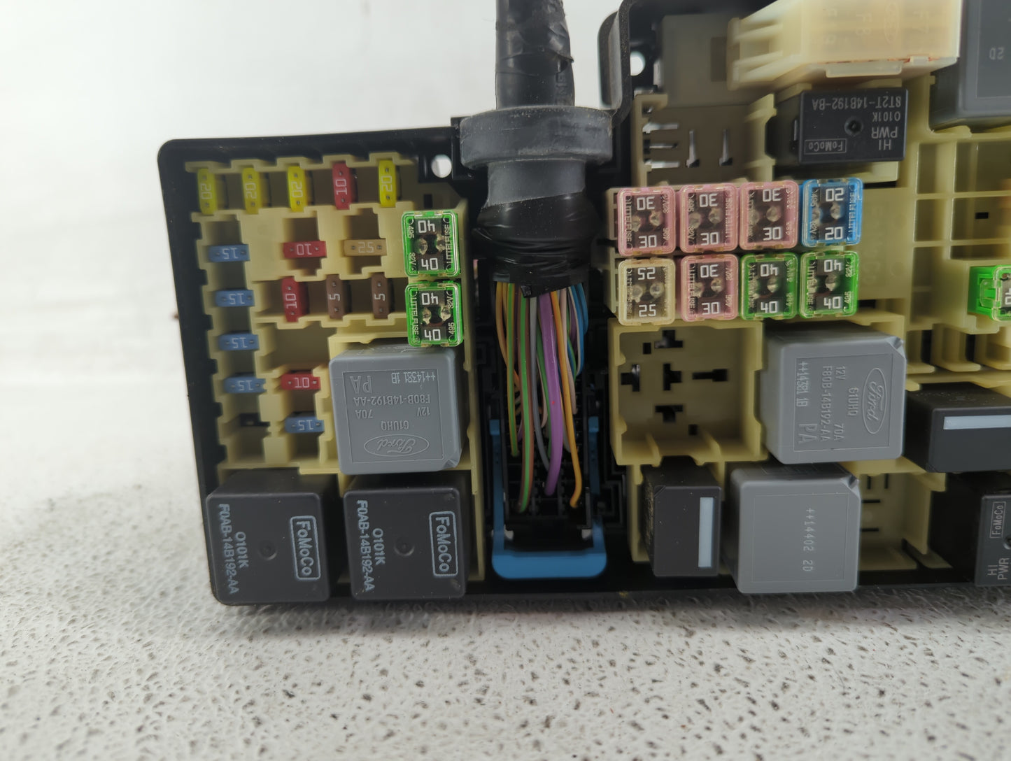 2015-2016 Lincoln Mkc Fusebox Fuse Box Panel Relay Module P/N:AV6T-14A067-AD Fits Fits 2015 2016 OEM Used Auto Parts - Oemus