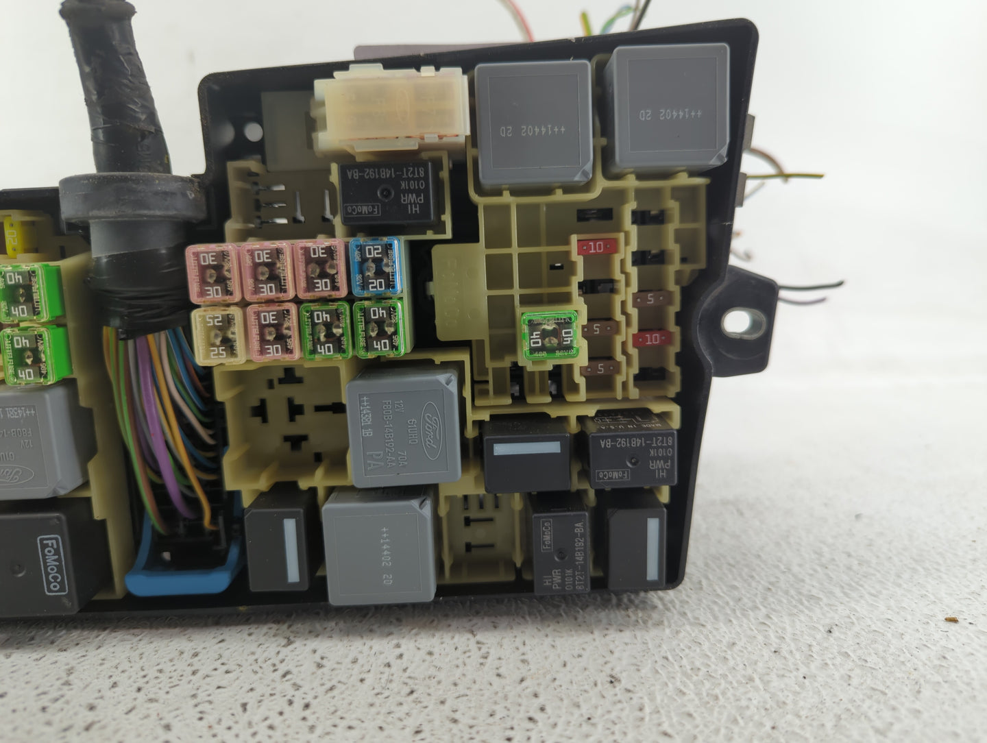 2015-2016 Lincoln Mkc Fusebox Fuse Box Panel Relay Module P/N:AV6T-14A067-AD Fits Fits 2015 2016 OEM Used Auto Parts - Oemus