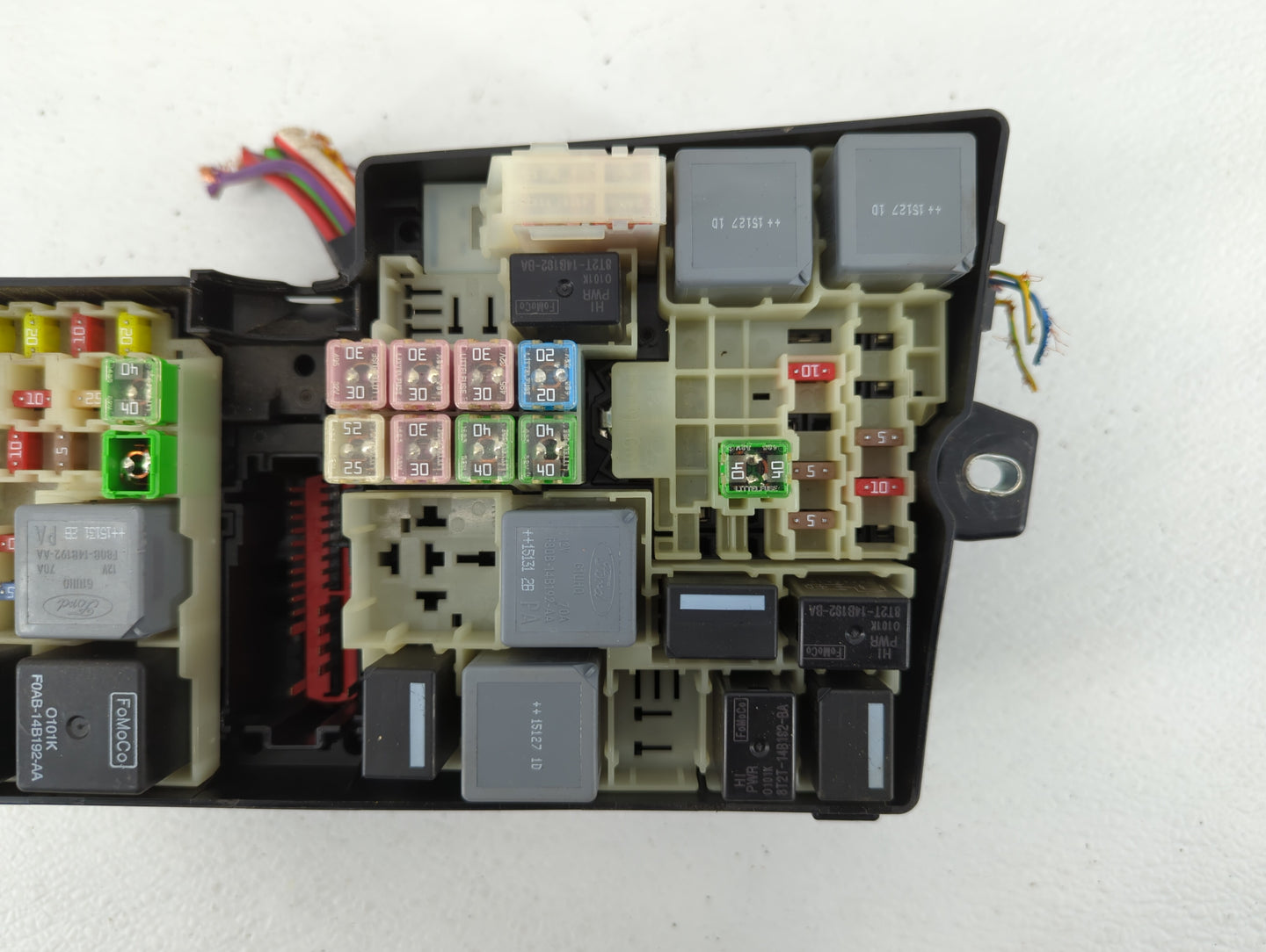 2015-2016 Lincoln Mkc Fusebox Fuse Box Panel Relay Module P/N:AV6T-14A067-AD Fits Fits 2015 2016 OEM Used Auto Parts - Oemus